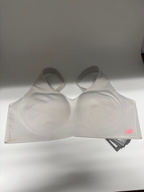 New Balance Women's Seamless White Sports Bra with Pink Logo